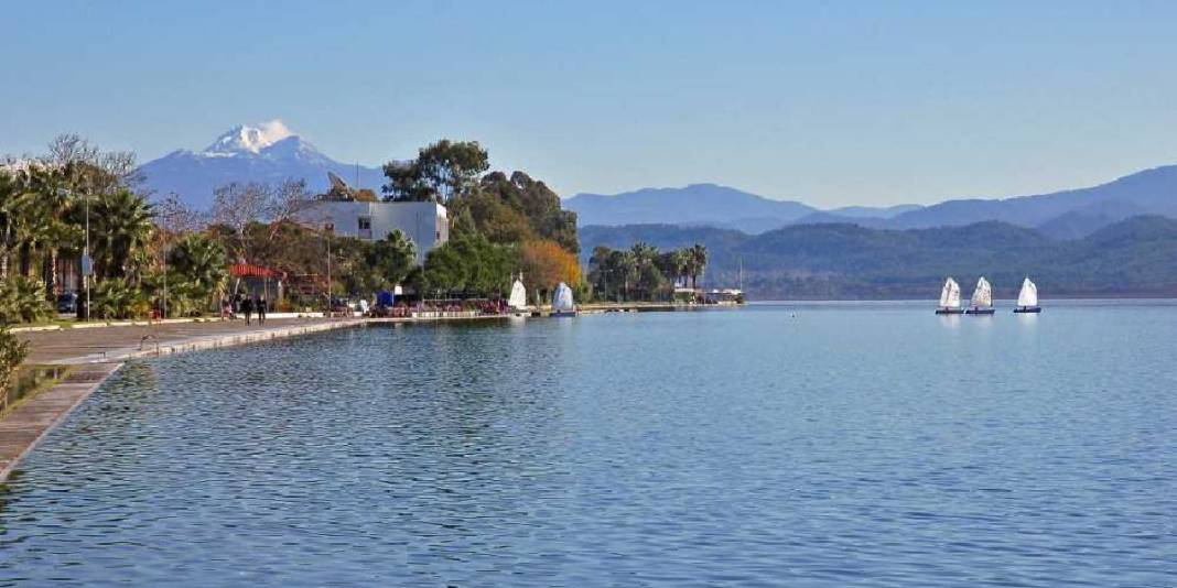 Doğaseverler için mükemmel rota! Ne Bodrum ne Çeşme: Gerçek huzur bu göl kenarında 2